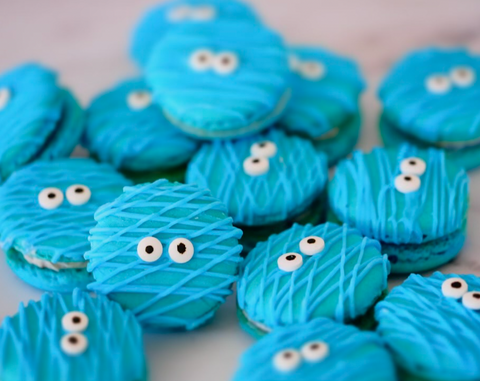 Cookie Monster Macarons! - Cookies n' Creme Cookies