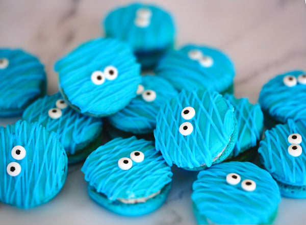 Cookie Monster Macarons! - Cookies n' Creme Cookies